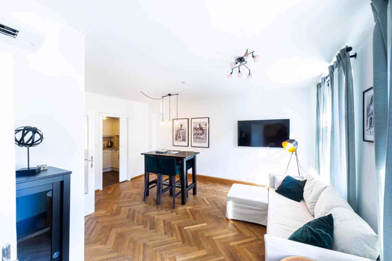 Apartments Am Glockenspielplatz กราซ ภายนอก รูปภาพ